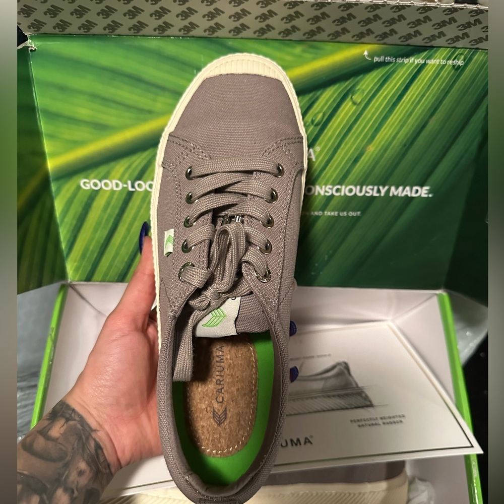 Cariuma Canvas Sneakers (9)